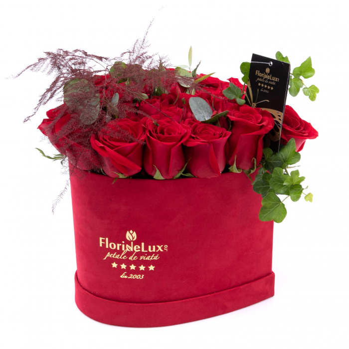 Cutie de catifea cu trandafiri romantici – imaginea 1