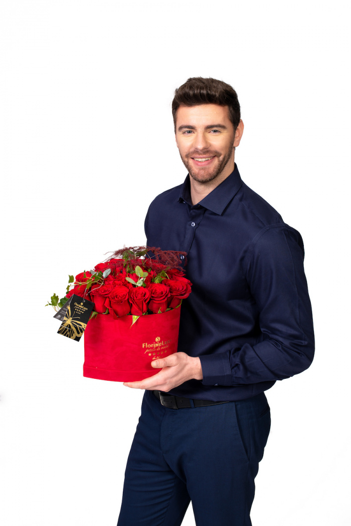 Cutie de catifea cu trandafiri romantici