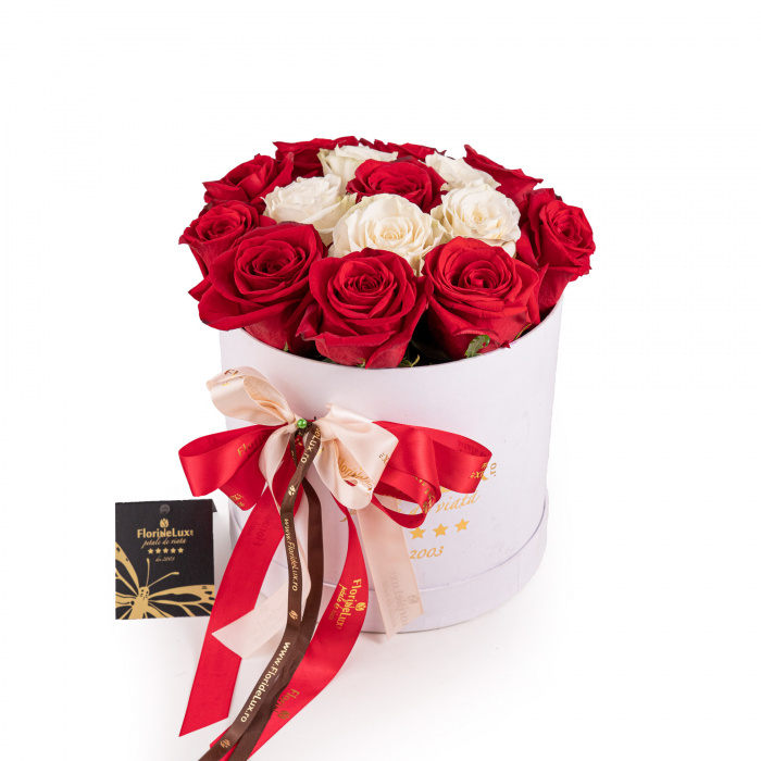 Cel mai romantic aranjament trandafiri – imaginea 1