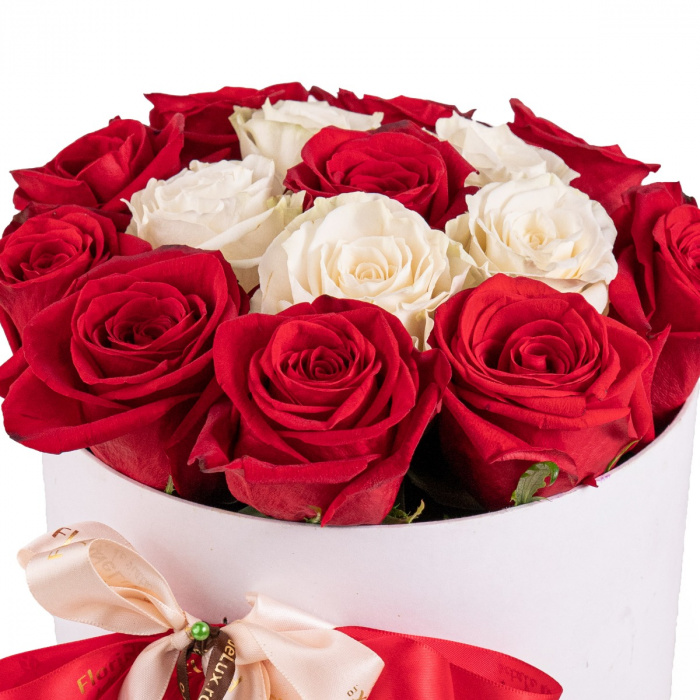 Cel mai romantic aranjament trandafiri – imaginea 2