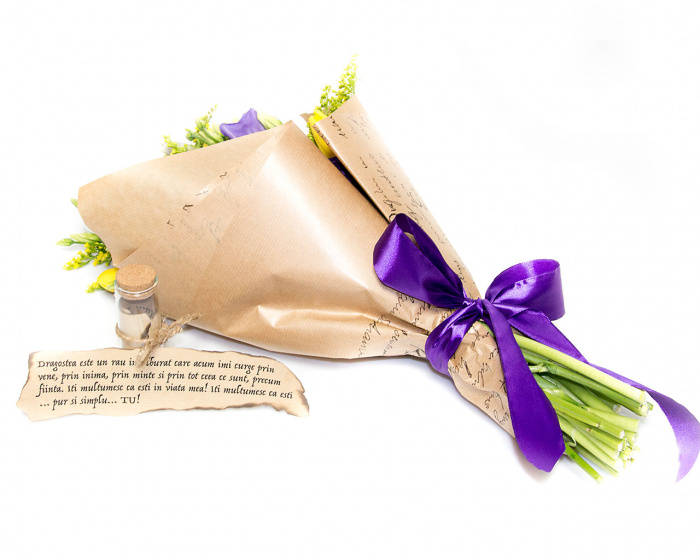 Buchete cu mesaje lalele si lisianthus – imaginea 2