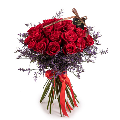 Buchet trandafiri rosii si decor lila