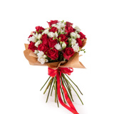 Buchet trandafiri rosii si frezii albe – Standard