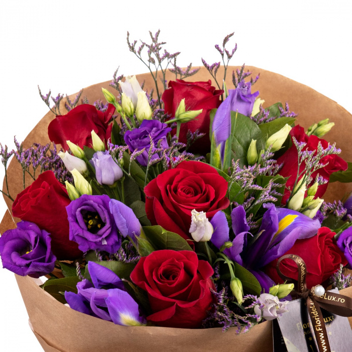 Buchet trandafiri rosii si iris – imaginea 2