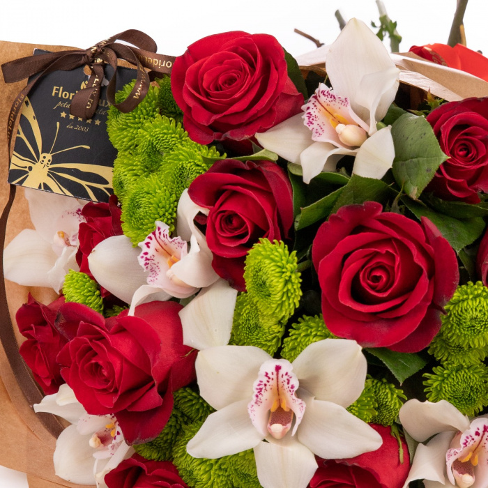 Buchet trandafiri rosii, orhidee si santini – imaginea 2