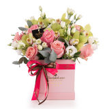 Cutie roz cu trandafiri si eustoma – Premium