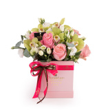 Cutie roz cu trandafiri si eustoma – Floridelux