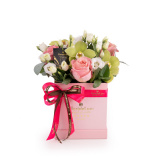 Cutie roz cu trandafiri si eustoma – Standard