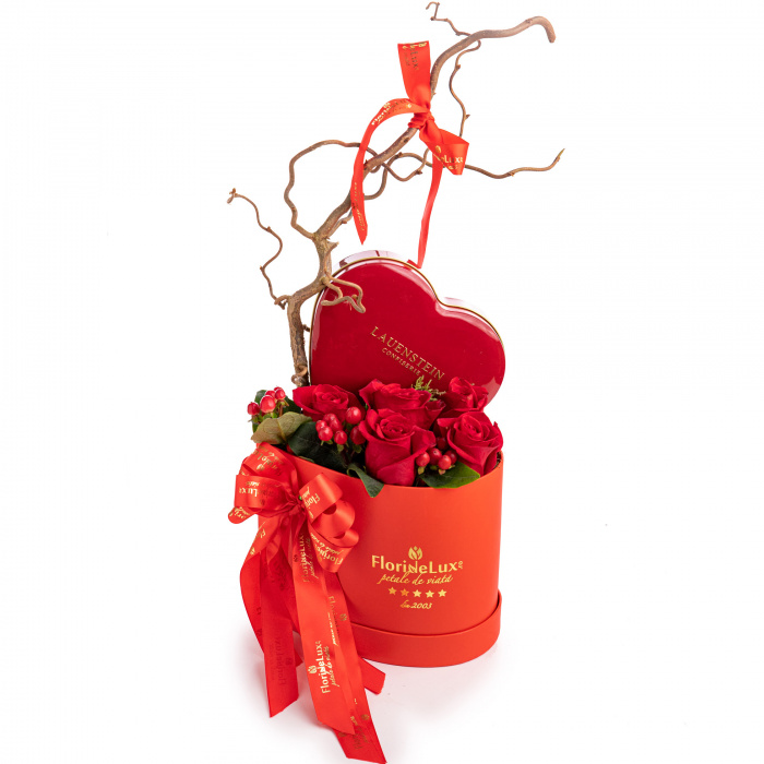 Cadou romantic trandafiri rosii si praline premium – imaginea 1