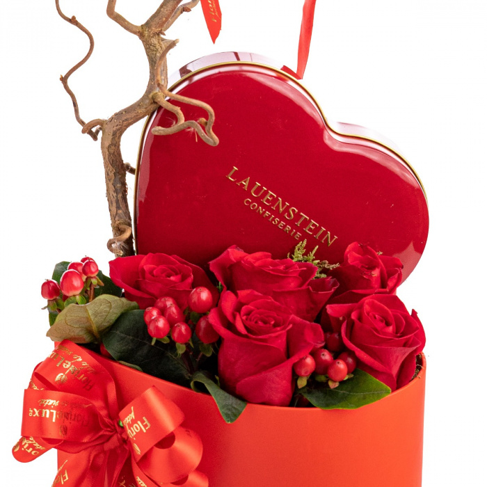 Cadou romantic trandafiri rosii si praline premium – imaginea 2