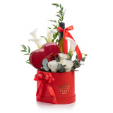 Cutie inima flori albe, praline si vin spumant – Floridelux