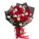 Buchet trandafiri rosii si lalele albe „Suflet romantic” – Premium