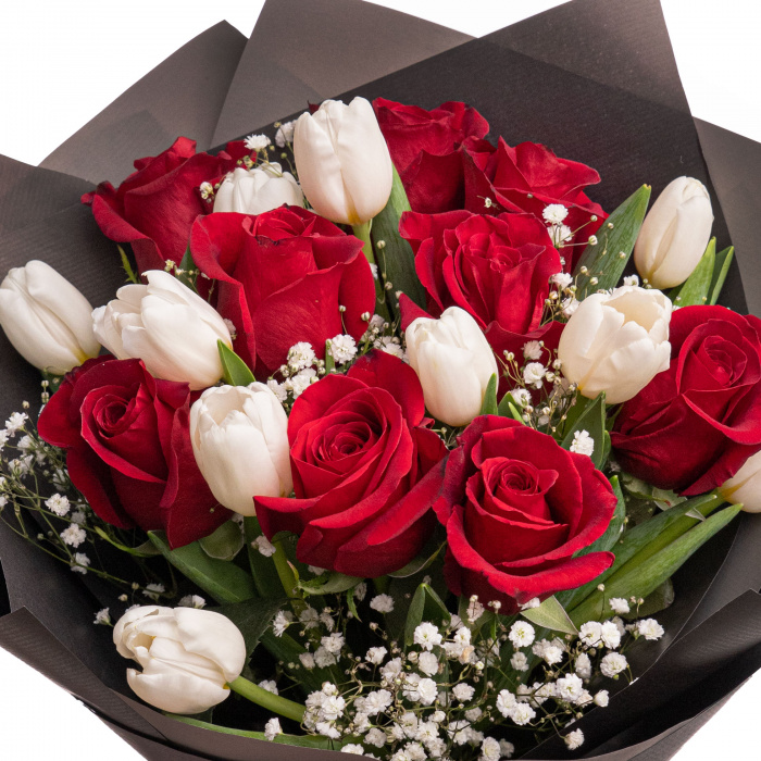 Buchet trandafiri rosii si lalele albe „Suflet romantic” – imaginea 2