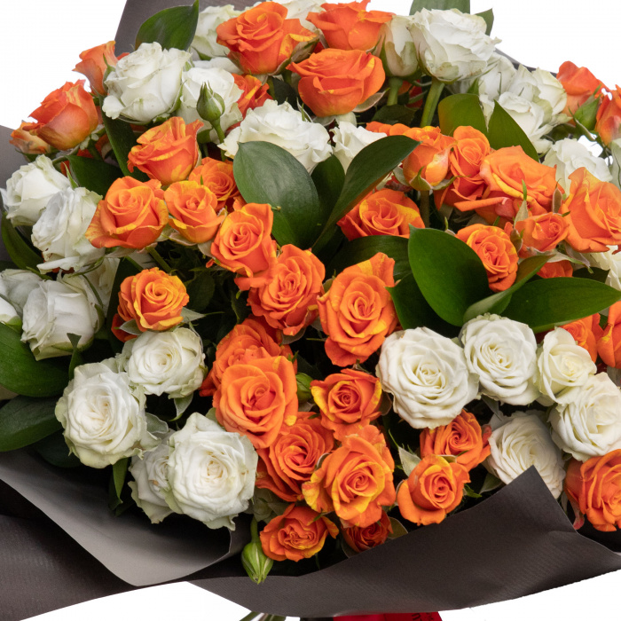Buchet trandafiri portocalii si albi "My special one" – imaginea 2