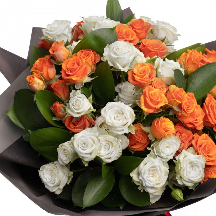 Buchet trandafiri portocalii si albi "My special one" – imaginea 2