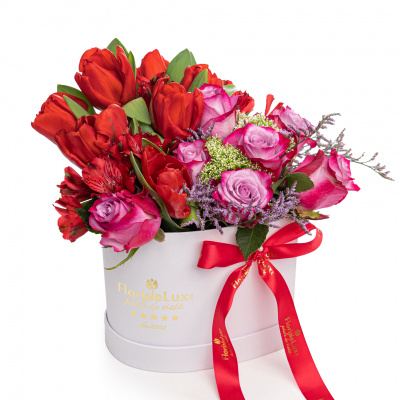 Aranjament floral colorat in cutie Passion