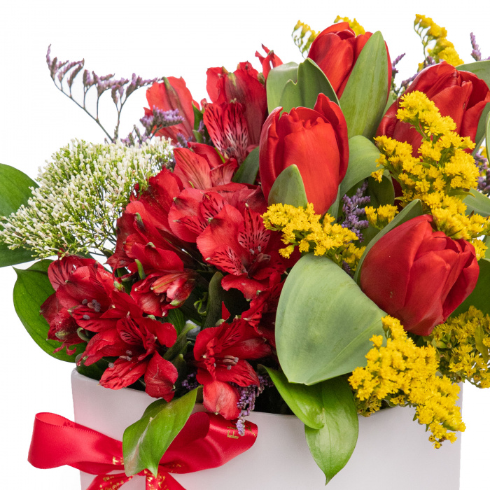 Aranjament floral in cutie cu lalele Spring Love – imaginea 2
