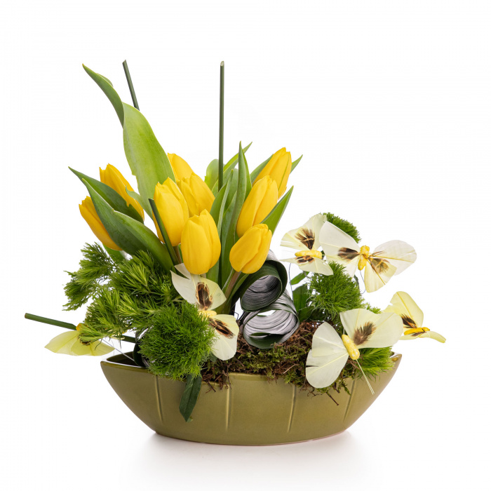 Aranjament floral cu lalele si accesorii – imaginea 1
