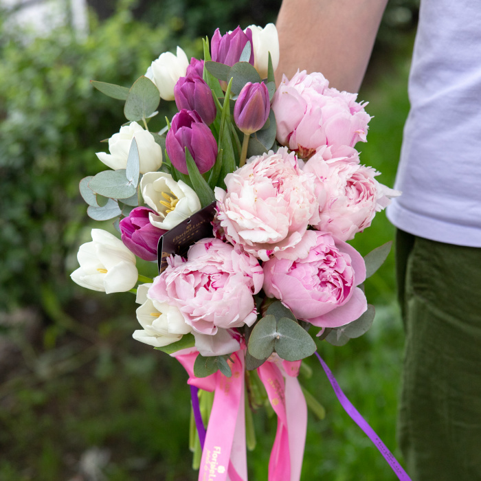 Buchet bujori si lalele – imaginea 3