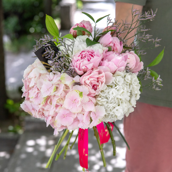 Buchet bujori si hortensii