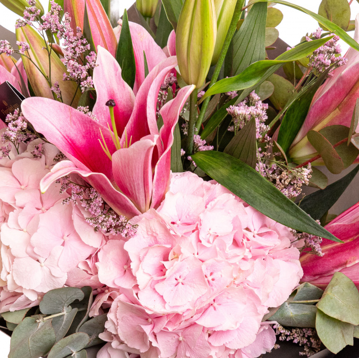 Buchet hortensii si crini – imaginea 2