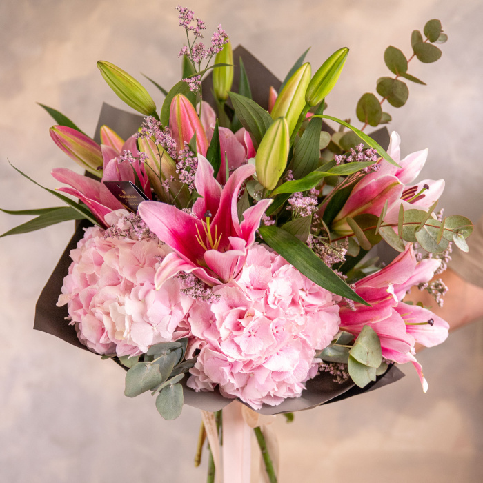 Buchet hortensii si crini – imaginea 3