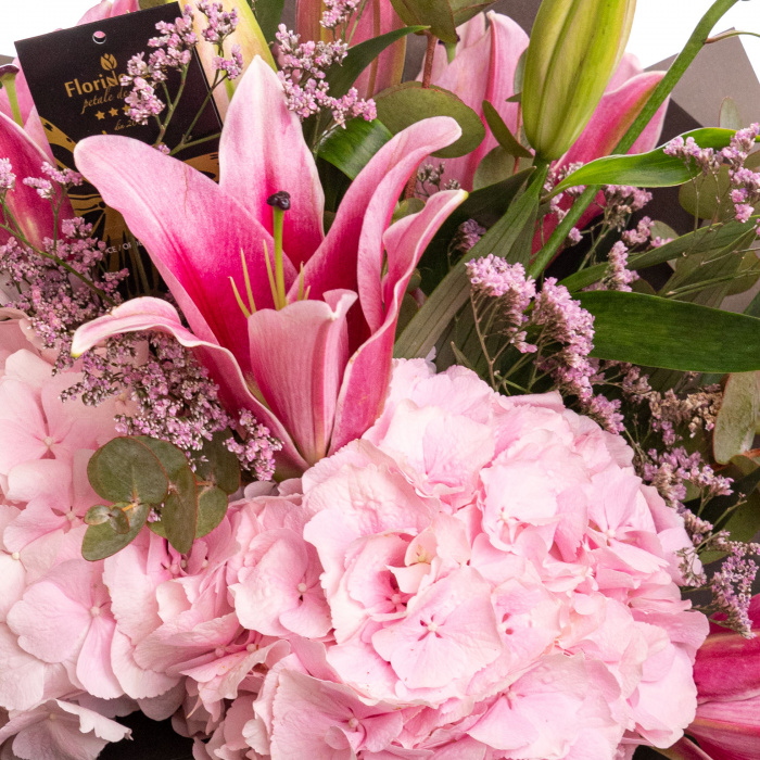 Buchet hortensii si crini – imaginea 2