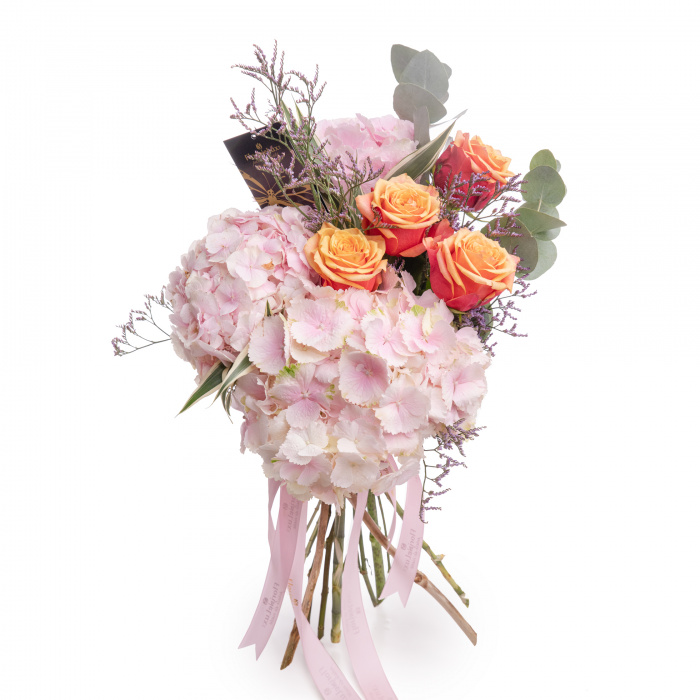 Buchet trandafiri si hortensii – imaginea 1