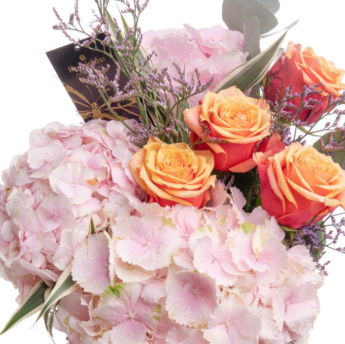 Buchet trandafiri si hortensii – imaginea 2