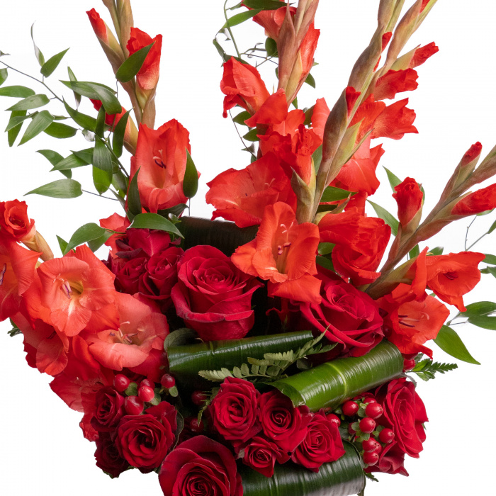 Buchet gladiole si trandafiri rosii