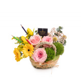 Cos trandafiri roz, lalele galbene si accesorii "Back to school" – Standard