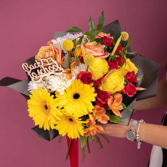 Buchet trandafiri, gerbera si accesorii "Back to school"
