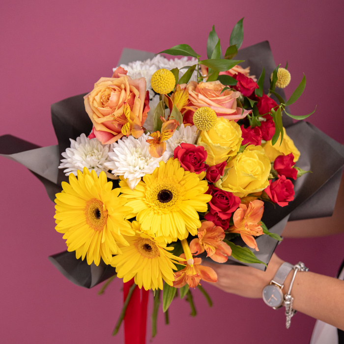 Buchet trandafiri, crizanteme, gerbera