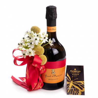 Vin spumant decorat cu flori