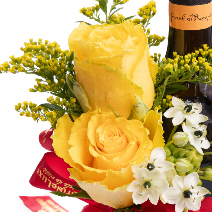 Vin spumant decorat cu flori galbene