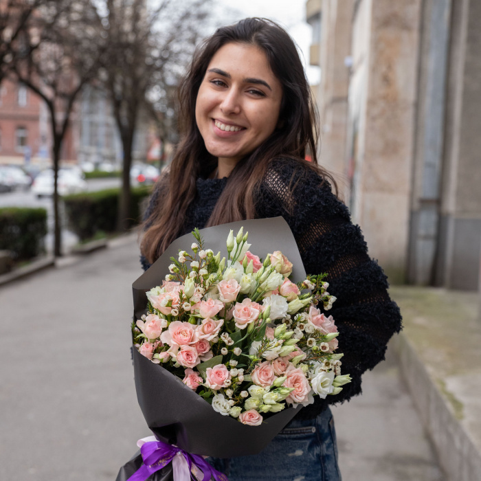 Buchet cu minirosa si lisianthus – imaginea 3