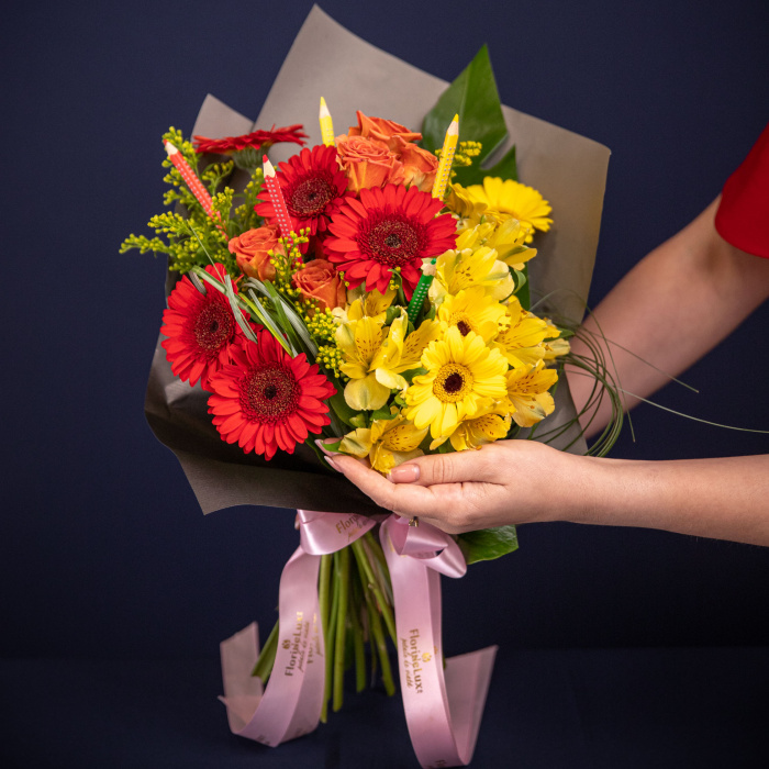 Buchet gerbera si creioane colorate Back to School