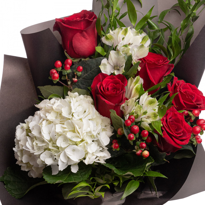 Buchet trandafiri rosii si hortensii Timeless Beauty – imaginea 2