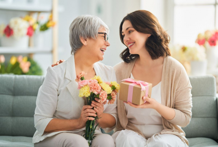 Cea mai frumoasa surpriza pentru mama - un buchet cu florile ei preferate