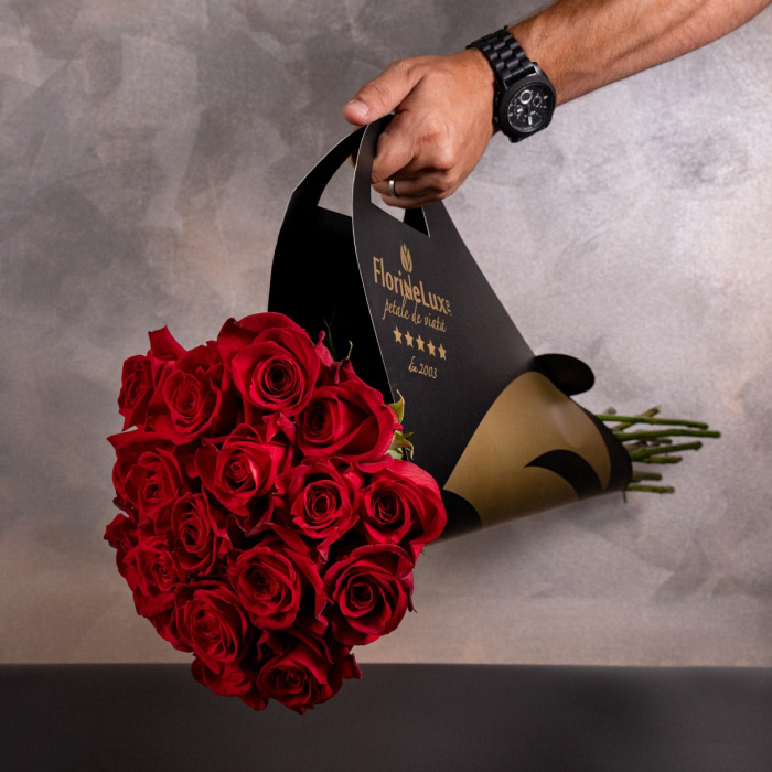 Trandafiri rosii Black&Gold – imaginea 1