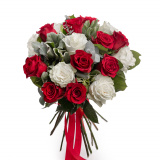 Buchet trandafiri rosii si albi "Un sarut de trandafiri" – Premium