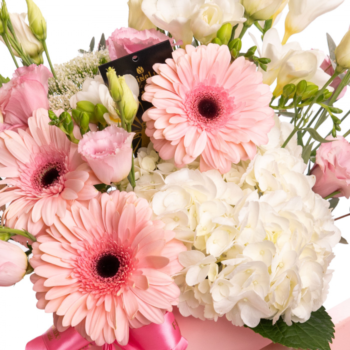 Aranjament floral cu hortensia, gerbera si eustoma