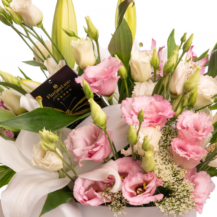 Aranjament floral cu crini si eustoma