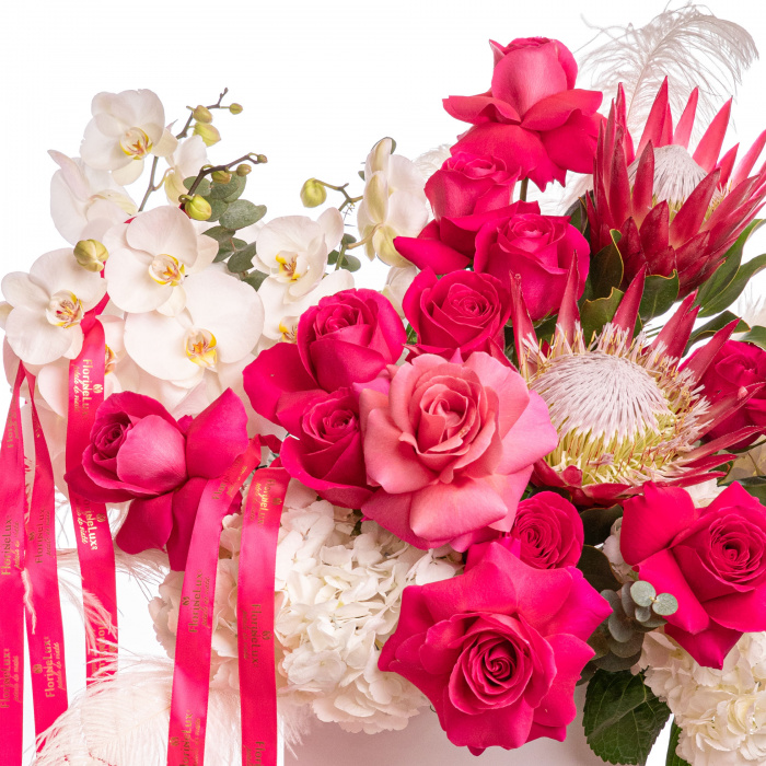Aranjament floral cu protea, orhidee si trandafiri – imaginea 2
