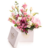 Aranjament cu flori roz in cutie – Floridelux