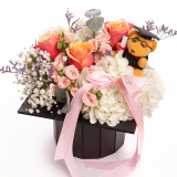 Aranjament in toca „Graduation Bloom” – Premium
