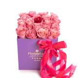 Cadou majorat in aranjament floral cu trandafiri roz, varianta deluxe