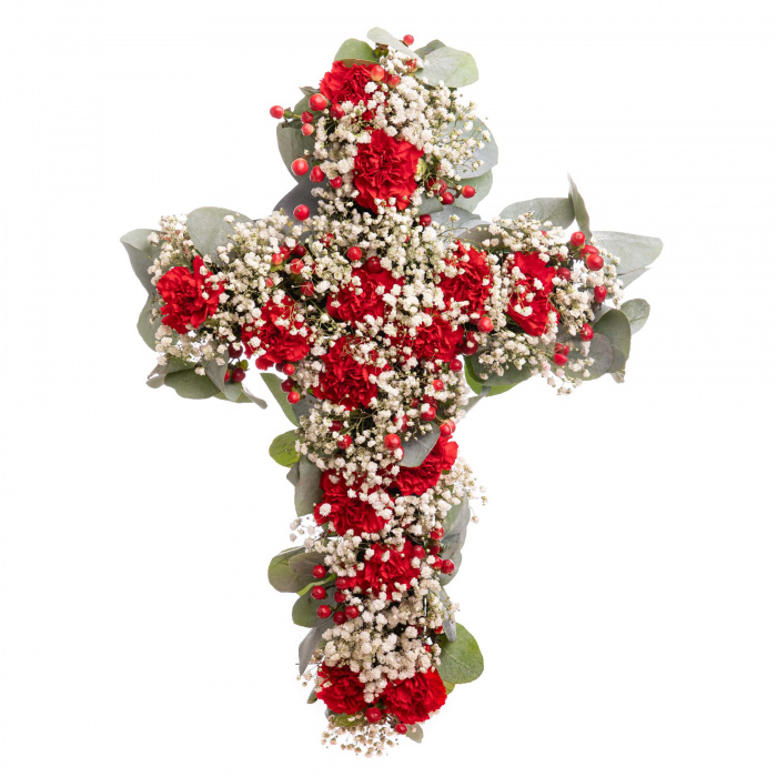 Cruce funerara deosebita din flori naturale cu garoafe rosii, hypericum si gypso, pe un fundal alb