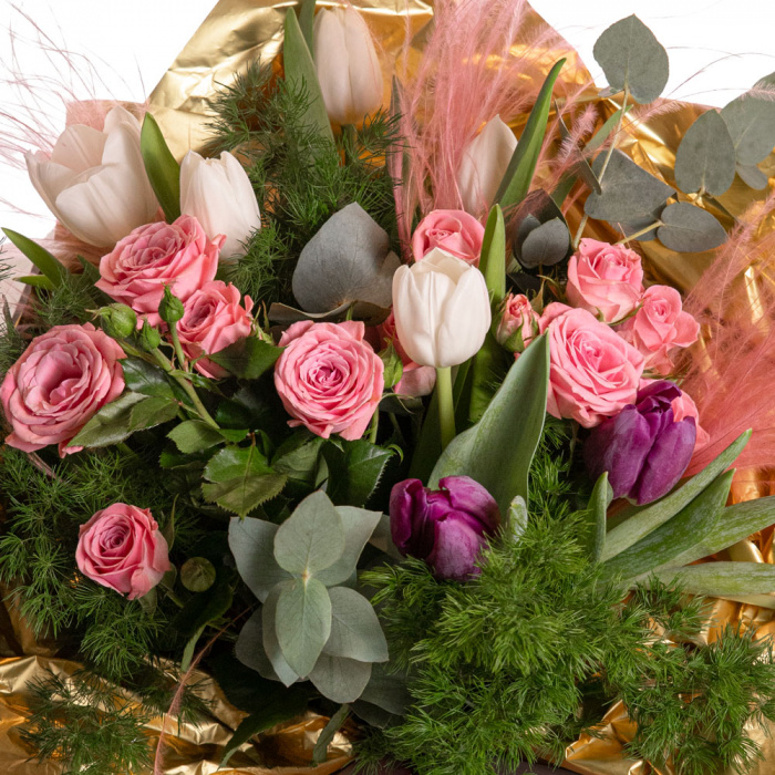 Buchet lalele si trandafiri – imaginea 2