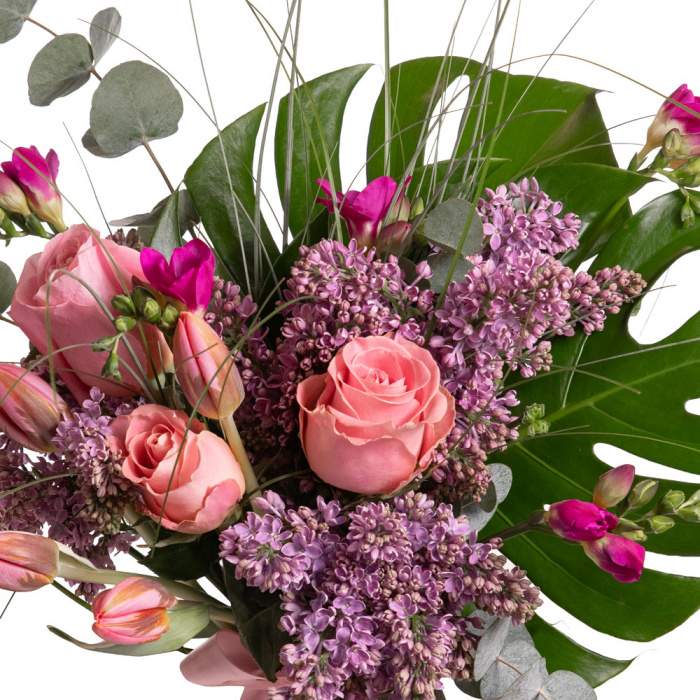 Buchet cu liliac, lalele si trandafiri – imaginea 2